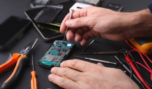 داشتن ابزار و لوازم مناسب برای تعمیرات گوشی های هوشمند